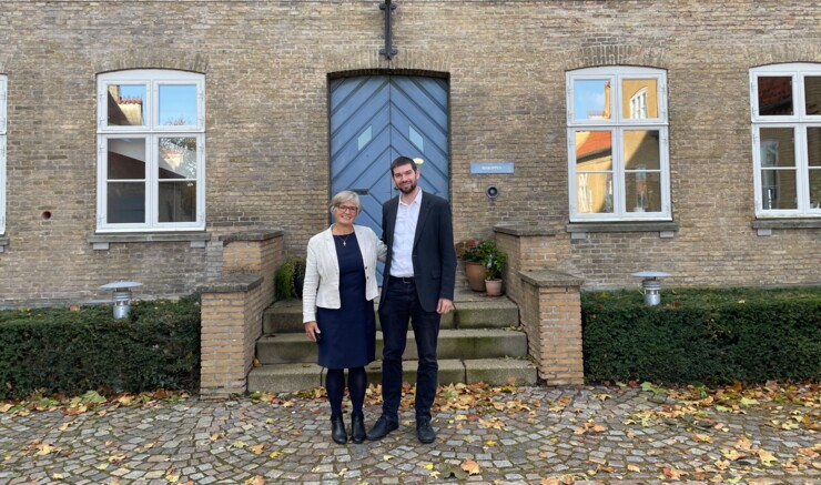 Biskop Marianne Gaarden og overrabbiner Jair Melchior foran bispegården