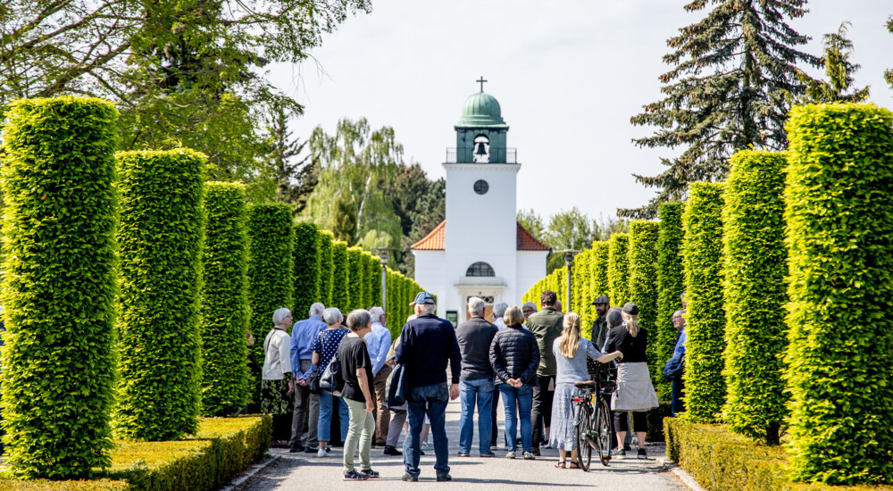 Kirkeg¨årdsvandring ved 100-års jubilæum for Nordre Kirkegård Foto: Ingrid Riis